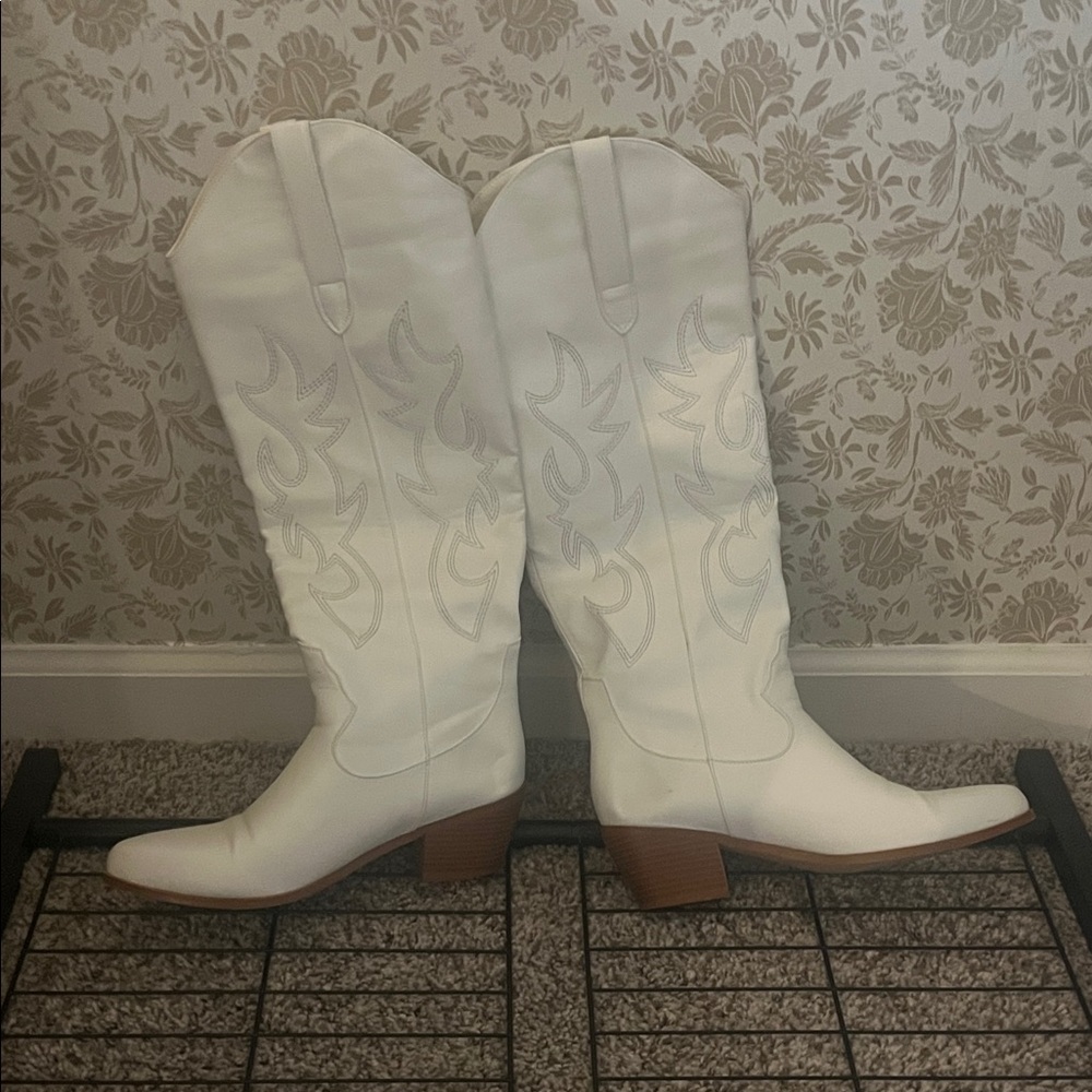 White Women's Western Riding Boots - Stylish Cowboy Boot